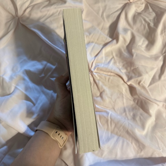 The Seven Husbands of Evelyn Hugo by Taylor Jenkins Reid - Picture 4 of 5